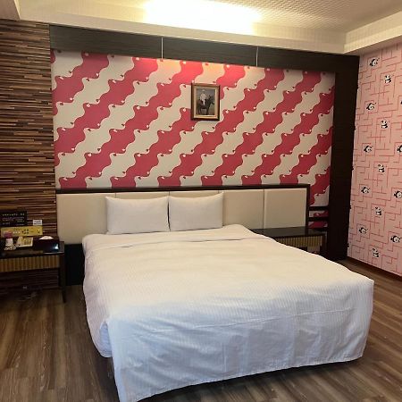 Hua Xiang Motel - Fengshan Kaohsiung Exterior photo