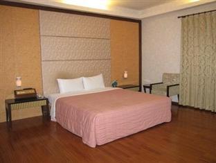 Hua Xiang Motel - Fengshan Kaohsiung Exterior photo